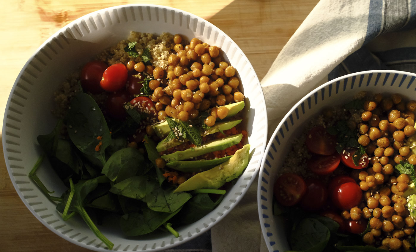 Frühlingsfrische Quinoa-Bowl mit Avocado