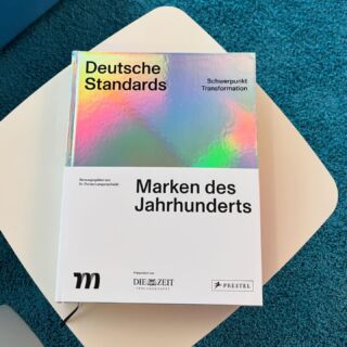 Wir sind eine „Marke des Jahrhunderts“! 🌟
Das Kompendium „Marken des Jahrhunderts“ wird vom ZEIT Verlag in einem Rhythmus von drei Jahren veröffentlicht und ehrt mehr als 150 deutsche Marken, die für Beständigkeit, Innovation und Zukunftsfähigkeit in ihrer Produktkategorie stehen. 
Zu den ausgezeichneten Unternehmen gehören bekannte Namen wie Falke, Hipp, Faber-Castell, Lufthansa, Aral und Frosch, aber auch junge ambitionierte Marken wie Westwing, share und evedrops.
Und wir sind auch dabei! 
Wir sind unglaublich stolz, dass Neher als deutscher Standard für Insektenschutz Teil dieses exklusiven Kreises ist. 
Ein riesiges Dankeschön an alle, die uns auf diesem Weg begleitet haben – ihr seid Teil dieses Erfolgs!  #neherinsektenschutz #insektenschutz #fliegengitter #markendesjahrhunderts #innovation #tradition #livbyneher