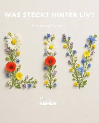 Hallo, ich bin Paola – und schön, dass du hier bist. 🌿  LIV bedeutet Leben. Und genau darum geht’s in allem, was wir machen: um Dinge, die gut tun – für dein Zuhause, für dich, für andere und für die Welt um uns herum.
Unsere Produkte sind mit viel Liebe gestaltet – wie der Insektenfänger, der dein Zuhause von Insekten befreit, ohne sie zu verletzen. Oder unsere Bienenwachskerzen, die in inklusiven Werkstätten gefertigt werden. Und die Keramik? Handbemalt in sanften, natürlichen Farben – für dieses stille, warme Wohlgefühl, wenn alles einfach stimmig ist.  LIV wurde von Neher Insektenschutz ins Leben gerufen – einem Familienunternehmen, das mit seinen umweltfreundlichen, hochwertigen Fliegengittern eine echte Erfolgsgeschichte geschrieben hat. Ich durfte diese Idee weiterentwickeln, weil ich mir gewünscht habe, Produkte zu schaffen, die unser Zuhause schöner machen – und dabei Rücksicht nehmen: auf Tiere, auf Menschen und auf unsere Umwelt.  Deshalb arbeiten wir mit der Lebenshilfe und anderen inklusiven Werkstätten zusammen. Und rund um unseren Firmensitz blühen 8000 Quadratmeter Wiese – als Lebensraum für Bienen, Schmetterlinge & Co.  Wenn du Lust hast, uns ein Stück zu begleiten, bleib gerne hier. Ich freu mich auf dich.💛  #livbyneher #neherinsektenschutz #insektenschutz #zuhause #zuhausewohlfühlen #familienleben #schönerwohnen #dekoinspo #dekoliebe #zuhauseimglück