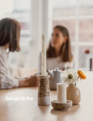Feiertage sind oft die Zeit, in der wir die einfachen Dinge wieder schätzen – ein gutes Gespräch, das sanfte Licht einer Kerze und die Freude an einem gedeckten Tisch.
Genießt diese besonderen Momente und lasst die Osterzeit euch Ruhe, Freude und schöne Erinnerungen bringen.  Frohe Ostern, eure Paola 💛  #livbyneher #neherinsektenschutz #ostern #osterzeit #familytime #schönezeit #zuhausewohlfühlen #wohlfühlen