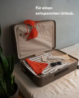 Was nicht im Koffer fehlen darf? Der Insektenfänger LIV. Ob im Hotel, in der Ferienwohnung oder im Van: Plötzlich krabbelt da etwas – und du hast keine Lust auf Panik oder ein Glas mit Papier.Unsere Lösung:🌱 leicht und kompakt🌱 praktisch zu Mitnehmen im schönen Beutel 🌱 kein Spray, kein Quetschen 🌱 funktioniert überall – egal ob Wand, Boden oder Decke.Teile gerne den Beitrag mit deiner liebsten Reisebegleitung. 🙌🏻#livbyneher #neherinsektenschutz #insektenschutz #ferienwohnung #ferienzeit #urlaub #urlaubmitkindern #reisezeit #reisetipps