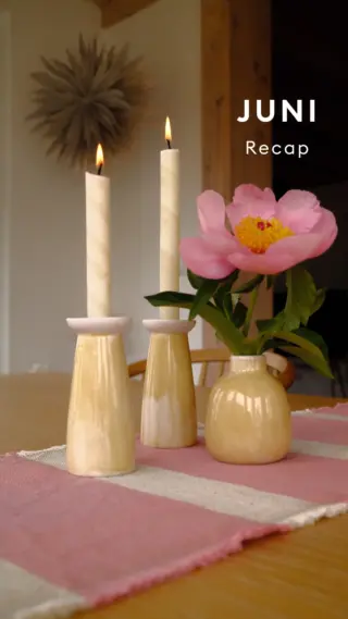 Ich dachte, ich mach Urlaub. Mein Kopf hatte andere Pläne. Mein Juni Recap 💛🍋🐝Wir haben neue Produkte gelauncht (hellooo Duft-Kerzen 💛) und ich war sehr mit der Erstellung von Texten und Bilder für Social Media und den Shop beschäftigt. Wir waren aber auch im Urlaub – und ja, ein bisschen Arbeit war auch dabei. Aber in meiner Heimat Italien fühlt sich selbst das irgendwie leichter an.Übrigens Kalabrien und unsere neue Citronella Kerze haben so gut gematcht, dass so schöne ungeplante Bilder entstanden sind 🍋Und in Deutschland? So schönes Wetter, der Garten ist explodiert vor Blüten! Besonders unser Lavendel war ein Magnet für alle summenden Besucher 🐝💜Was war dein Highlight im Juni?#livbyneher #neherinsektenschutz #smallbusiness #supportsmallbusiness #onlineshop #arbeitenimurlaub #duftkerze #italienliebe #kreativsein #juni