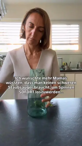 Die schnellste Lösung 👇🏼Du entdeckst eine Spinne und der erste Impuls ist klar: „Staubsauger raus, weg damit.“ Weil’s schnell geht. Weil du Angst hast. Weil du denkst, „Ist halt so“.Aber was viele Mamas nicht bedenken:Der Staubsauger ist keine harmlose Lösung. Spinnen überleben das in den meisten Fällen nicht – sie werden verletzt oder zerquetscht. Und oft nicht sofort.😢Dabei willst du das gar nicht. Vor allem nicht vor den Augen deiner Kinder, denen du eigentlich beibringen möchtest, achtsam und mitfühlend mit Lebewesen umzugehen. 🕷️Hol dir stattdessen die tierfreundliche Lösung mit unserem LIV – und zeig deinen Kindern, dass man auch in stressigen Momenten SANFT handeln kann. 🙏🏼#livbyneher #neherinsektenschutz #familienleben #insektenimhaus #mamaalltag #nachhaltigleben #insektenschutz #mamatipps #mamaseinistschön #achtsamkeitmitkindern