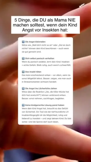 Dein Kind entdeckt eine Spinne oder einen Käfer – und das Drama beginnt.Tränen, Panik, Festklammern an deinem Bein. Du willst helfen, aber…Was du jetzt machst, prägt, wie dein Kind später mit Angst und mit Insekten umgeht.Lachen, erschrecken, ignorieren oder hektisch mit dem Staubsauger durch den Raum wirbeln? Lieber nicht.Denn damit lernt dein Kind: Insekten sind gefährlich – und Angst ist etwas, das man weglachen oder wegsaugen muss.Zeig stattdessen, wie man ruhig bleibt. Wie man nach Lösungen sucht. Und wie man mit Respekt handelt. 💚#livbyneher #neherinsektenschutz #familienleben #insektenimhaus #mamaalltag #nachhaltigleben #insektenschutz #mamatipps #mamatippsfürdenalltag