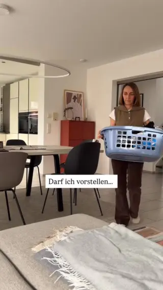 Es ist dieser innere Konflikt, den so viele Mamas kennen: Du bekommst Gänsehaut, sobald etwas mit acht Beinen auftaucht und gleichzeitig willst du keinem Tier etwas antun. Also stehst du da, hin- und hergerissen zwischen Weglaufen und Retten, und hoffst auf eine Lösung, die beides respektiert: deine Nerven und das Tier.Genau deshalb nutze ich unseren LIV Insektenfänger, egal wie überrascht ich gerade bin.Wenn du diesen Mix aus Mini-Stressmoment und Tierliebe auch kennst, klick auf den Link in unserer Bio und schnapp dir deinen LIV.Und dann folg uns \@‌livbyneher für mehr echte Mama-Momente und praktische Lösungen, die dir den Alltag erleichtern. 😉#livbyneher #mamatipps #mamaalltag #insektenschutz #achtsamkeitimalltag