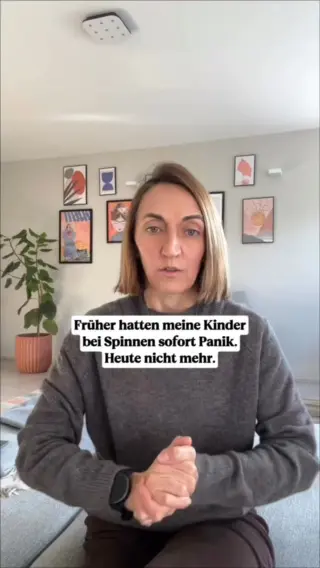 Bei uns lief das lange immer gleich ab: Eine Spinne im Haus, ein Kind ruft panisch „Maaamaaa!“ und ich stehe da mit Glas und Papier und denke mir: Das kann’s doch nicht sein.Ich wollte keine Chemie einsetzen und die Tiere auch nicht verletzen. Aber ehrlich gesagt gab es für uns einfach keine Lösung, die sich wirklich ruhig und praktikabel angefühlt hat.Genau aus diesem Gefühl heraus ist LIV entstanden - als etwas, das solche Momente im Alltag entspannter macht.Wenn dir diese Situationen bekannt vorkommen, schau gern über den Link in unserer Bio bei LIV vorbei 🤍#livbyneher #mamatipps #mamaalltag #insektenschutz #achtsamkeitimalltag