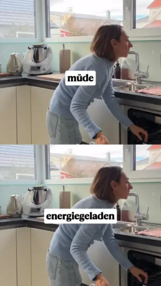 Mama-Alltag 🫶🏼Es gibt Tage, da fühlst du dich als Mama innen ganz anders an als außen aussieht.Du bist müde und machst trotzdem Frühstück. Du hast schlecht geschlafen und sitzt trotzdem konzentriert am Schreibtisch. Du zweifelst und gehst trotzdem los.Mama-Alltag pausiert nicht. Er wartet nicht darauf, ob du dich gerade energiegeladen oder erschöpft fühlst. Und genau darin liegt etwas unglaublich Starkes:Dass wir nicht perfekt sind – aber präsent.Nicht immer erholt – aber trotzdem da.Nicht immer sicher – aber wir gehen trotzdem weiter.Vielleicht müssen wir nicht immer funktionieren. Aber wir dürfen anerkennen, wie viel wir jeden Tag tragen.Wenn du dich in diesen Szenen wiedererkennst, folg uns gern @livbyneher 🤍Hier geht es um echten Mama-Alltag und darum, ihn ein Stück leichter zu machen.#livbyneher #mamatipps #mamaalltag #insektenschutz #achtsamkeitimalltag