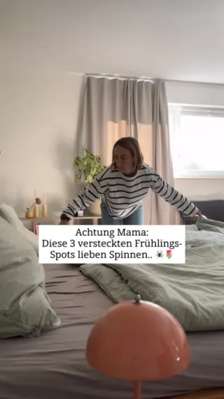 Heute ist offizieller Frühlingsanfang, das heißt: Die Sonne bleibt länger, die Fenster stehen wieder offen und wir holen Kisten, Deko und Balkonzeug aus ihren Winter-Verstecken.Und genau jetzt zeigen sie sich plötzlich wieder. Nicht, weil du etwas übersehen hast, sondern weil der Frühling Bewegung ins Haus bringt.Diese 3 versteckten Orte solltest du jetzt im Blick behalten:🕷️ Kisten und Körbe im Abstellraum, die den Winter über unberührt waren🕷️ Hinter Möbeln, die du beim Frühjahrsputz verrückst🕷️ Fensterrahmen und Vorhänge nach dem ersten ausgiebigen LüftenGerade wenn alles heller und luftiger wird, tauchen sie gern dort auf, wo es lange ruhig war.Damit dich diese Funde nicht direkt aus der Frühlingslaune reißen, halte ich es einfach: ruhig bleiben, sanft aufnehmen, nach draußen bringen.Mit dem LIV Insektenfänger klappt das entspannt, ohne Glas-Akrobatik und ohne Stress.Wenn du deine Frühlings-Verstecke lieber gelassen checken willst, findest du LIV über den Link in unserer Bio 🤍🌿#livbyneher #mamatipps #mamaalltag #insektenschutz #achtsamkeitimalltag