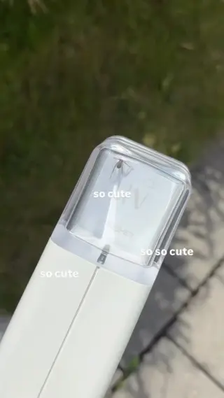 Du siehst sie da sitzen… klein, ruhig… fast ein bisschen „süß“.🕷️Und trotzdem willst du sie nicht unbedingt als Mitbewohner behalten. 😅Genau dieser Moment zwischen „eigentlich ganz süß“ und „bitte nicht hier“ braucht eine Lösung, die sich gut anfühlt: Unser tierfreundliche Insektenfänger von LIV.Sicher rausbringen, ohne Glas, ohne Panik, ohne Ekel - für nur 15,90 € (Link in der Bio).Wenn dein Zuhause cozy UND insektenfrei bleiben soll, folge @livbyneher für noch mehr alltagstaugliche Tipps mit Herz.#livbyneher #insektenschutz #insektenfreundlich #tierfreundlich #achtsamkeitimalltag