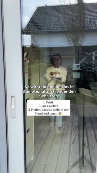 So geht’s 10x leichter ↓Du entdeckst eine Spinne und merkst sofort, wie dein Kopf anfängt zu rattern. Erst dieser kleine Schreckmoment, dann kurz googeln „was tun bei Spinnen?“ und am Ende willst du sie einfach nur irgendwie loswerden. 🕷️😅Dabei ist sie meistens einfach nur zufällig reingekommen und sucht genauso schnell wieder einen Weg nach draußen.Statt Stress, Hektik oder diesen inneren Alarmmodus kannst du die Situation auch ganz ruhig lösen, ohne Panik, ohne Chaos und ohne dass sich dein ganzer Tag danach anfühlt.Mit LIV begleitest du sie sanft nach draußen und hast das Ganze in wenigen Sekunden geklärt.Wenn du solche Momente in Zukunft entspannter lösen willst, ohne erst durch alle „emotionalen Schritte“ zu gehen, dann bist du hier genau richtig - folg @livbyneher 🫶🏼#livbyneher #insektenschutz #insektenfreundlich #tierfreundlich #achtsamkeitimalltag