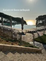 Zurück mit Sonne im Gepäck.Zwei Wochen Urlaub, viele schöne Momente und natürlich waren auch unsere kleine Helfer gegen Insekten dabei.Denn die kleinen Dinge, die unseren Alltag zu Hause leichter machen, dürfen uns auch unterwegs begleiten.Was darf bei euch im Urlaub nicht fehlen? Schreibt es uns in die Kommentare und entdeckt unsere Produkte im Shop. Den Link findet ihr in unserer Bio.#livbyneher #neherinsektenschutz #insektenschutz #sommer #urlaub